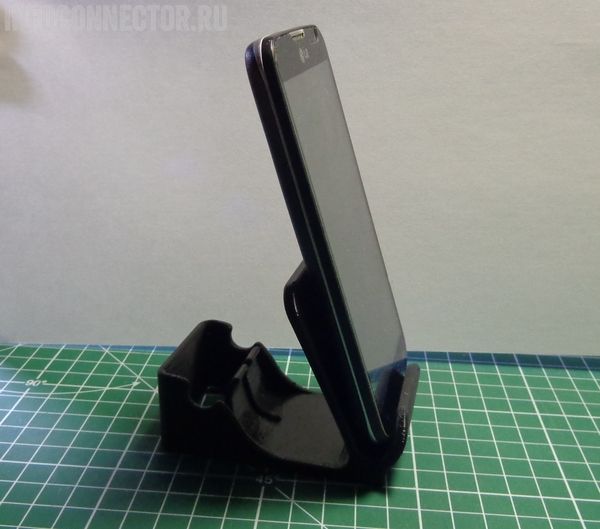 Держатель для зарядки телефона на 3D принтере