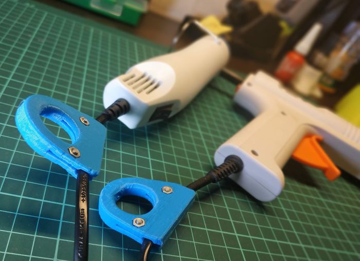 Крючок для подвешивания электроинструмента за провод на 3D принтере